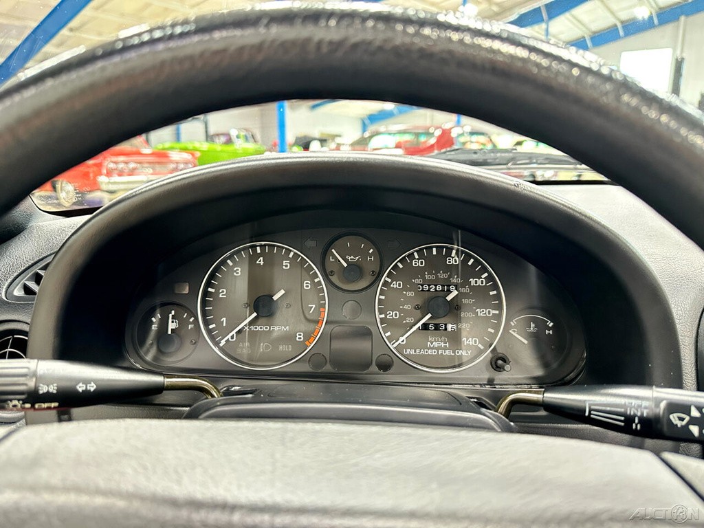 Mazda-MX-5-Miata-1995-Convertible-23