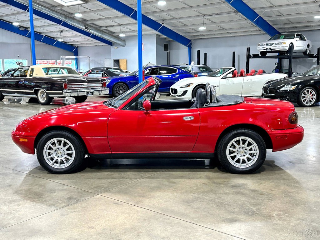Mazda-MX-5-Miata-1995-Convertible-3