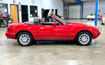 Mazda-MX-5-Miata-1995-Convertible-7