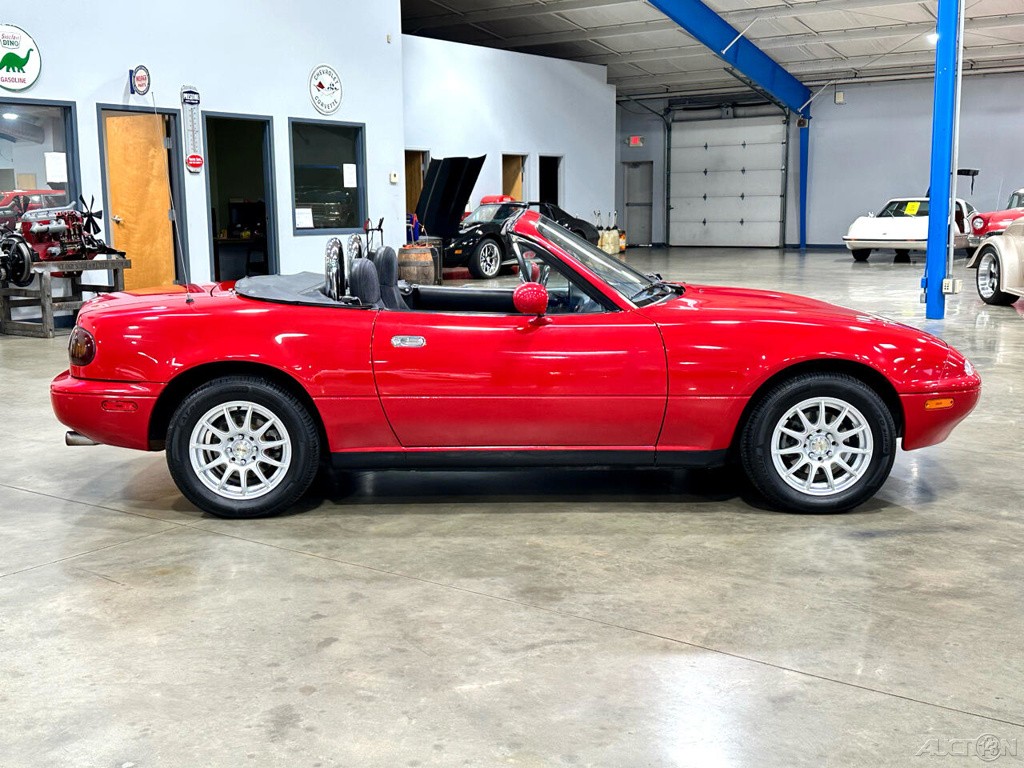 Mazda-MX-5-Miata-1995-Convertible-7