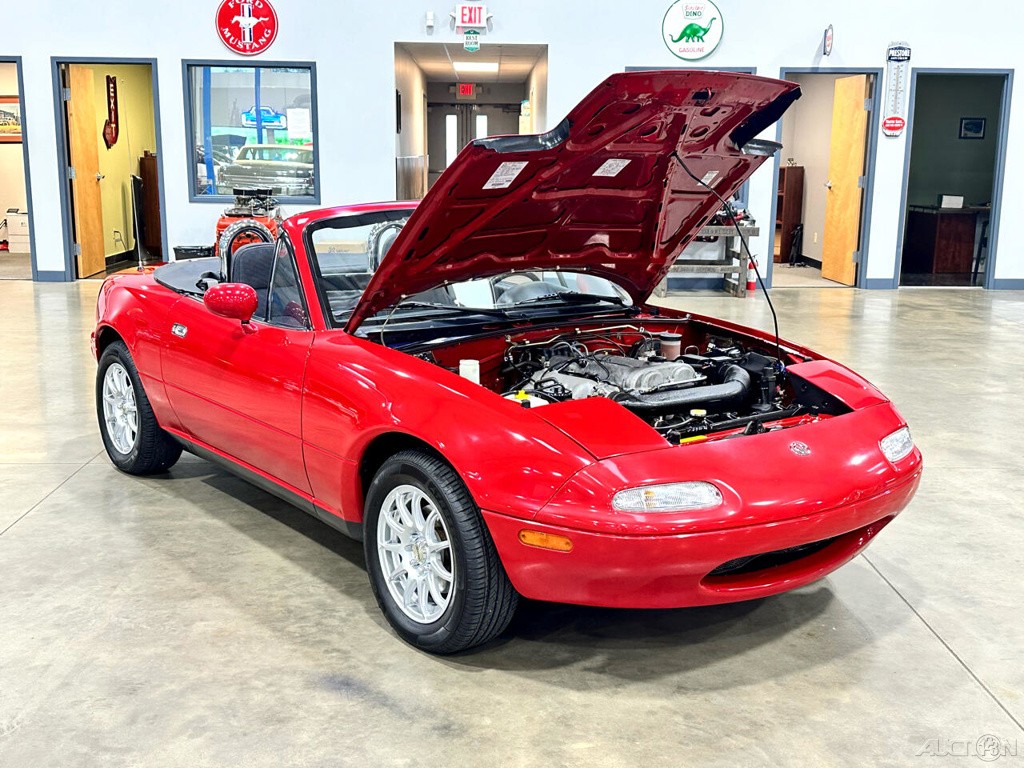 Mazda-MX-5-Miata-1995-Convertible-8