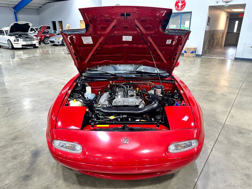 Mazda-MX-5-Miata-1995-Convertible-9