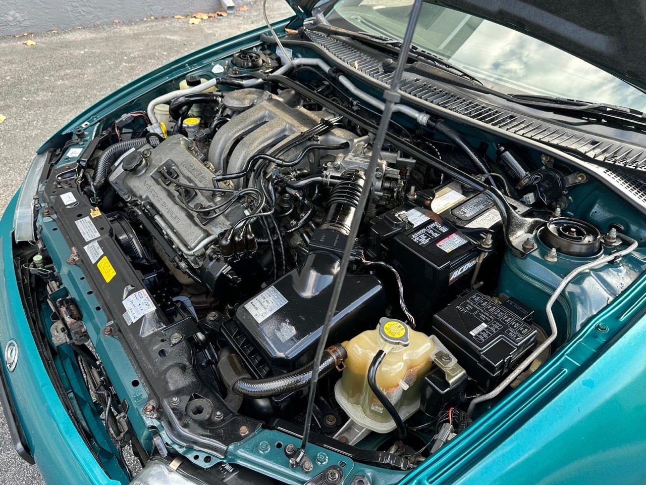 Mazda-Mazda3-1995-Sedan-10
