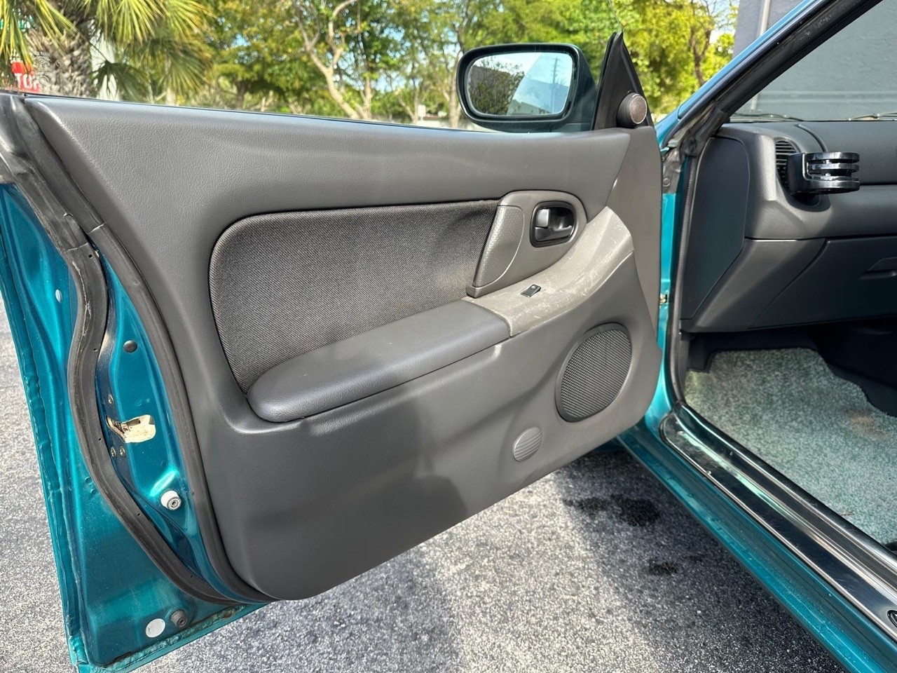 Mazda-Mazda3-1995-Sedan-16