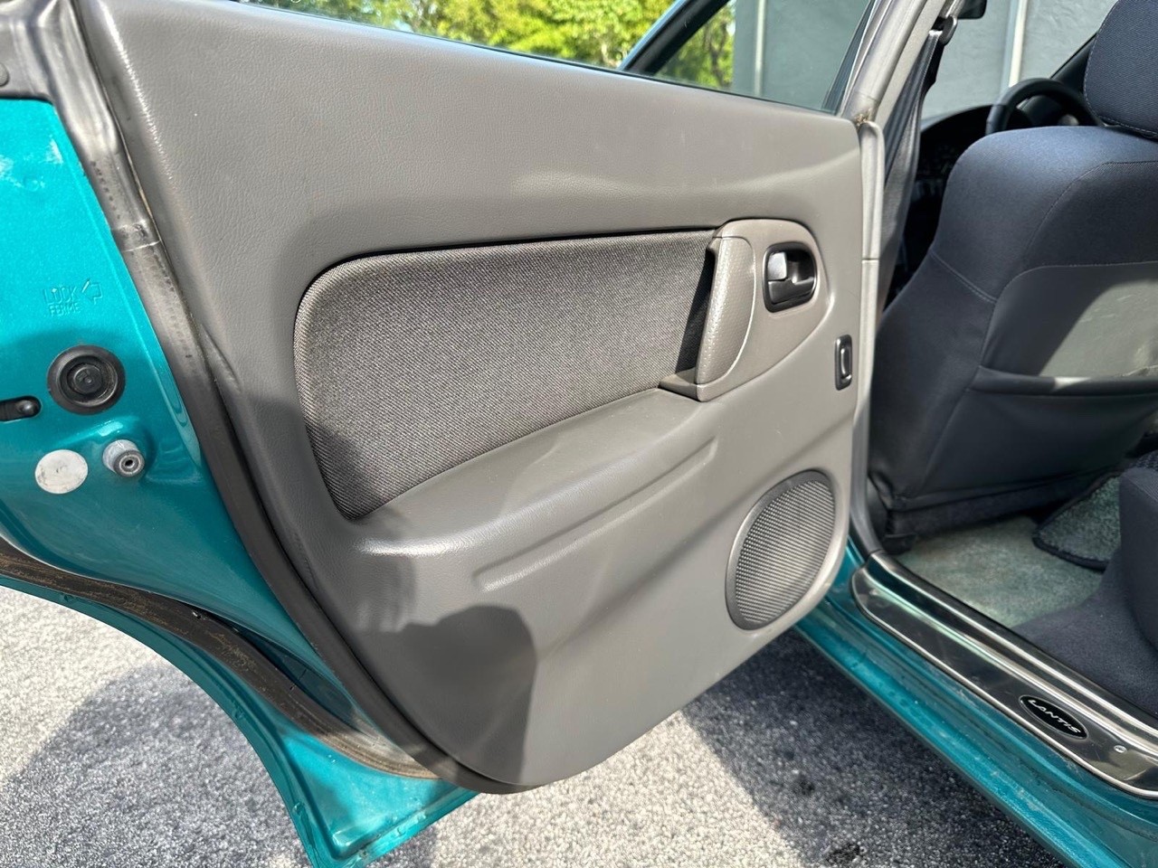 Mazda-Mazda3-1995-Sedan-18
