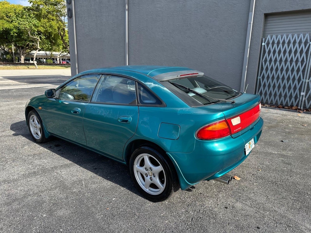 Mazda-Mazda3-1995-Sedan-3