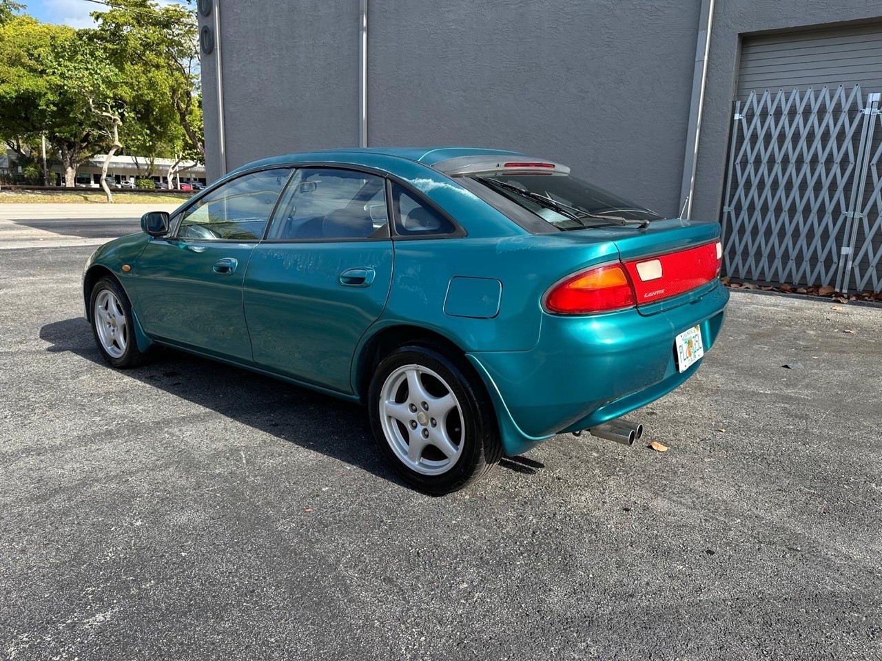 Mazda-Mazda3-1995-Sedan-4