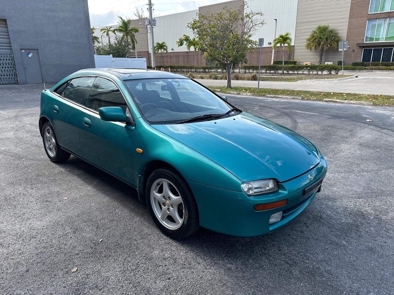 Mazda-Mazda3-1995-Sedan-5
