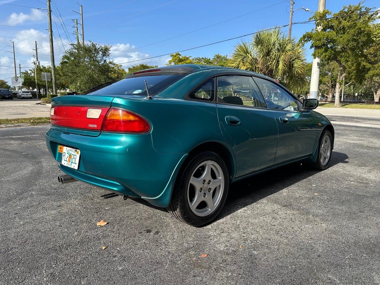 Mazda-Mazda3-1995-Sedan-6