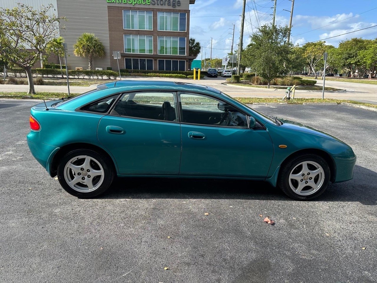 Mazda-Mazda3-1995-Sedan-7