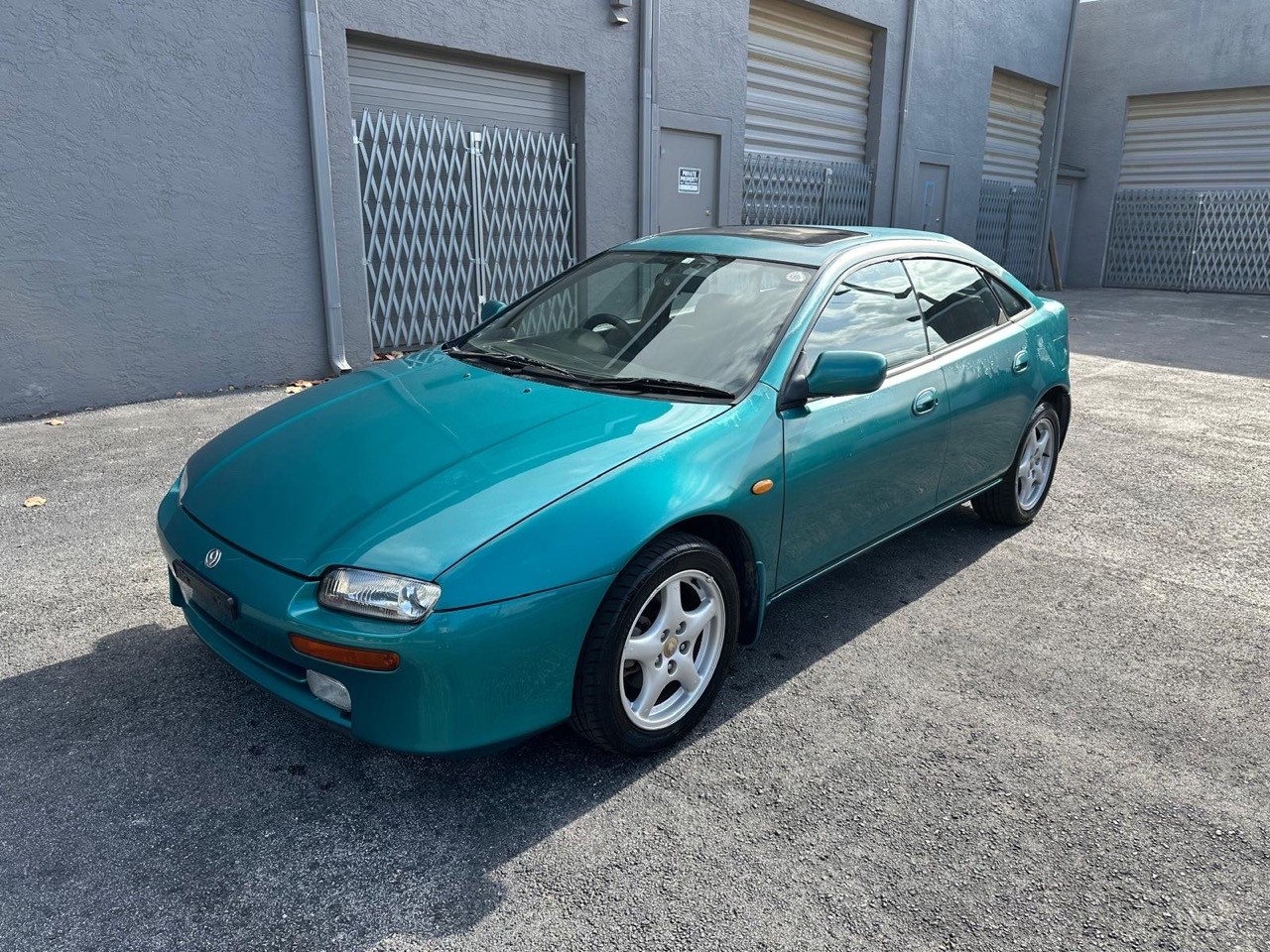 Mazda-Mazda3-1995-Sedan-8