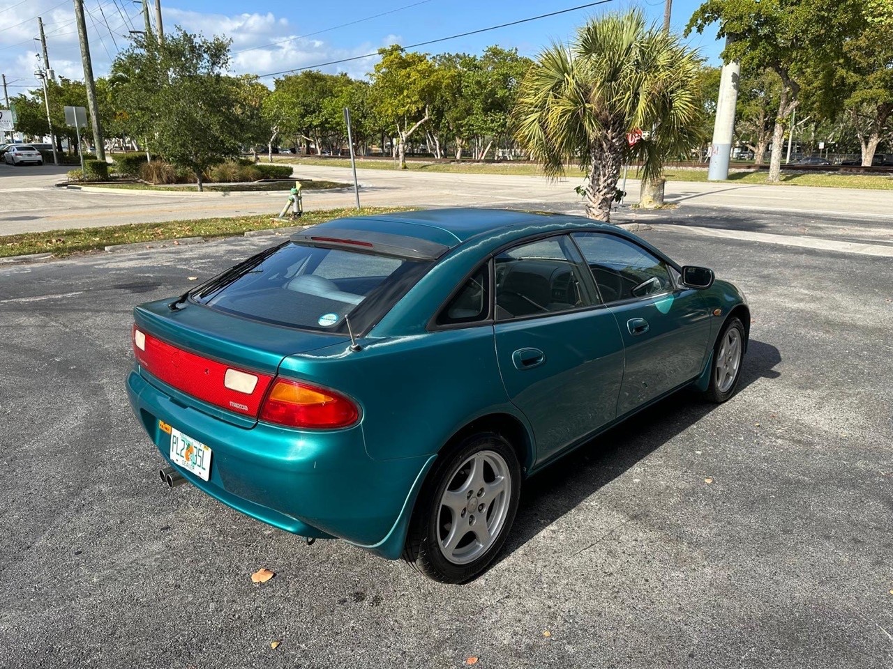 Mazda-Mazda3-1995-Sedan-9