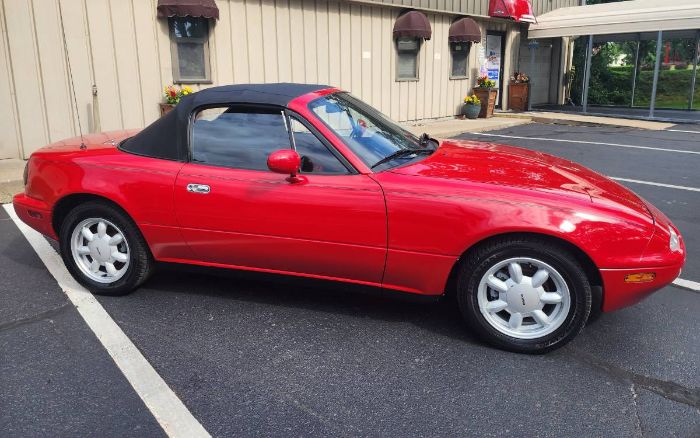 Mazda-Miata-1990-Red-Black-Cloth-2