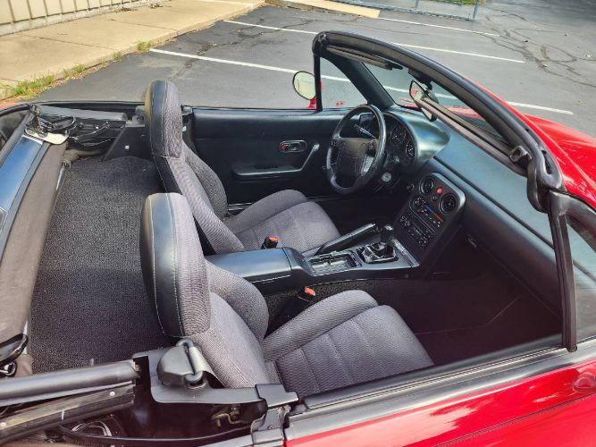 Mazda-Miata-1990-Red-Black-Cloth-21