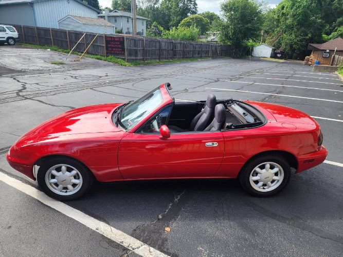 Mazda-Miata-1990-Red-Black-Cloth-22