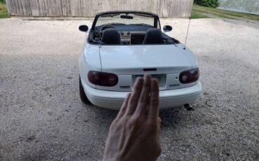 Mazda-Miata-1990-white-10