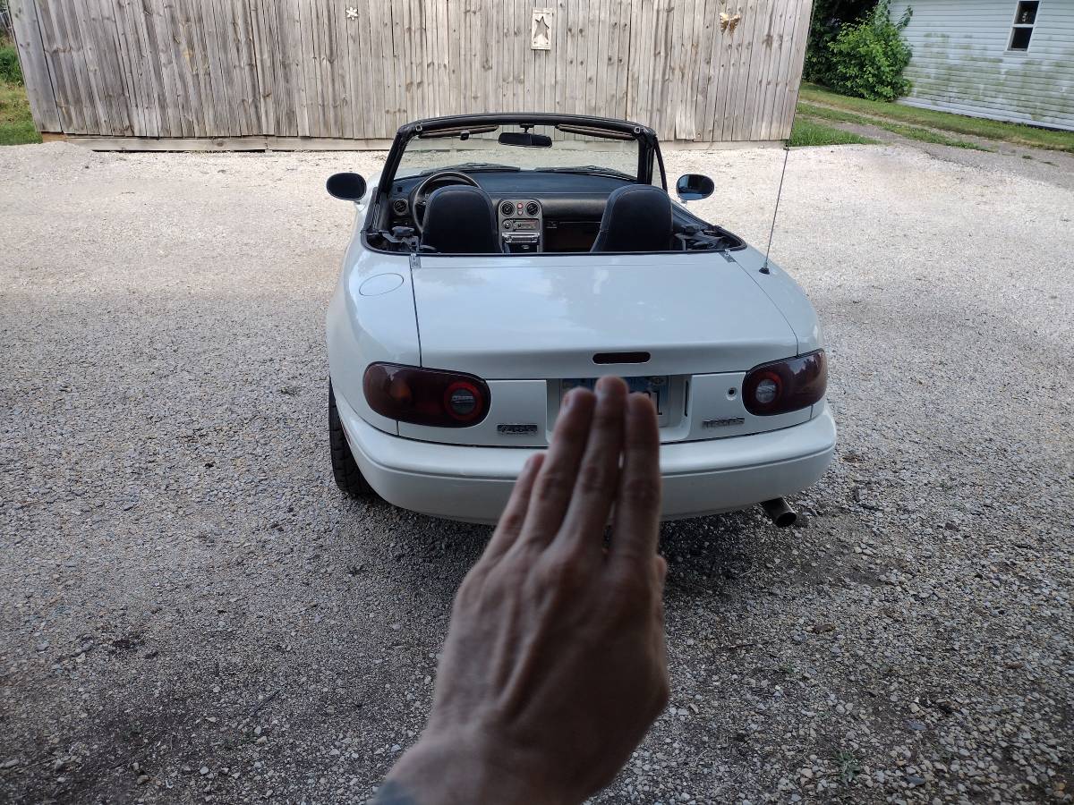 Mazda-Miata-1990-white-10