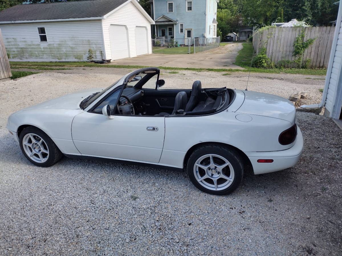 Mazda-Miata-1990-white-11