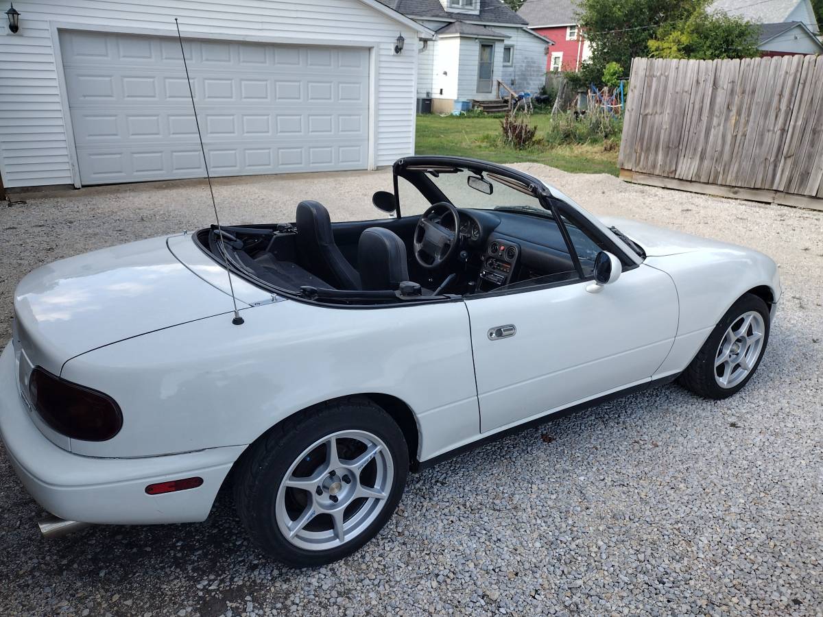 Mazda-Miata-1990-white-9