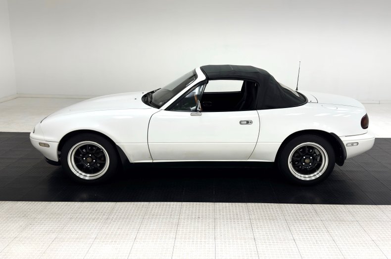 Mazda-Miata-1992-Crystal-White-Black-2