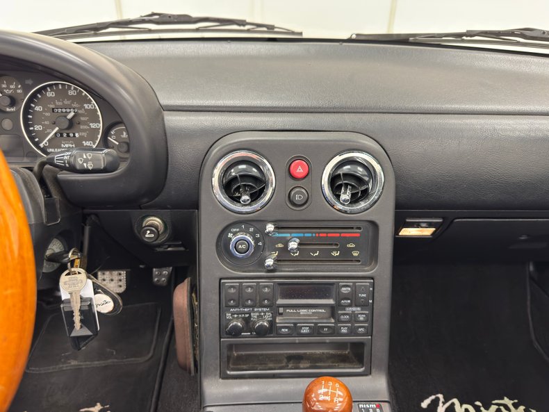 Mazda-Miata-1992-Crystal-White-Black-22