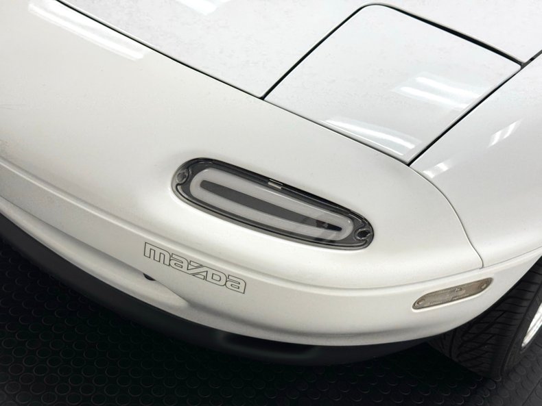 Mazda-Miata-1992-Crystal-White-Black-27