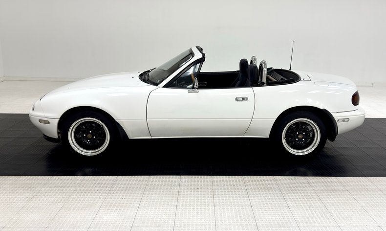 Mazda-Miata-1992-Crystal-White-Black-3