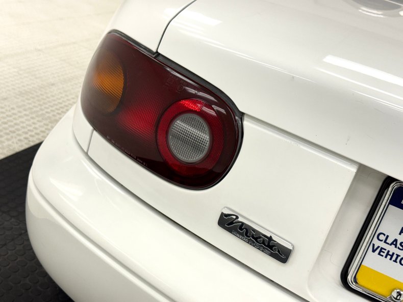 Mazda-Miata-1992-Crystal-White-Black-31