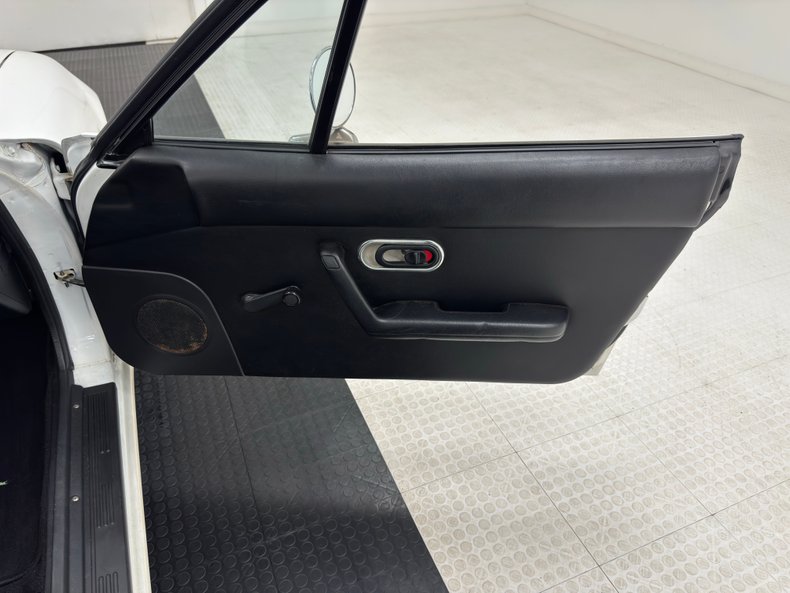 Mazda-Miata-1992-Crystal-White-Black-42