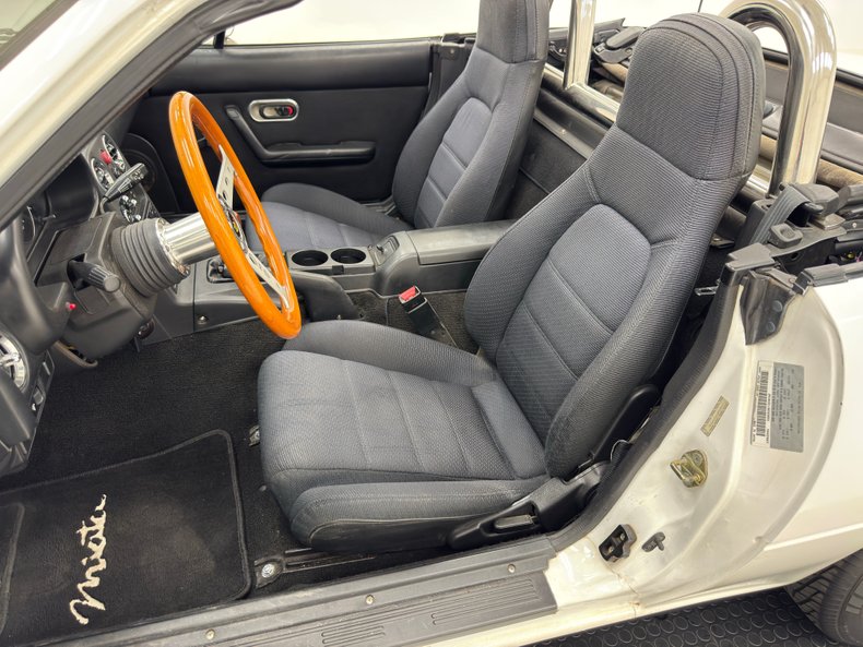 Mazda-Miata-1992-Crystal-White-Black-43