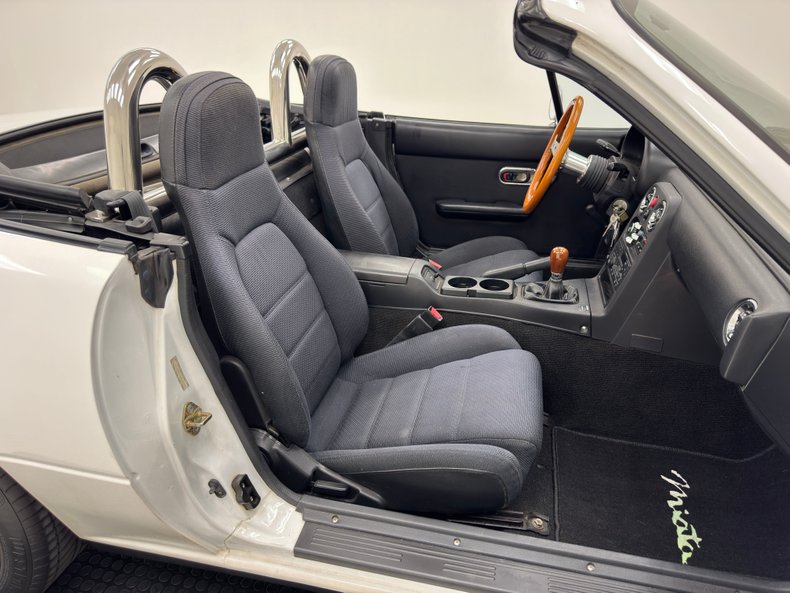 Mazda-Miata-1992-Crystal-White-Black-45
