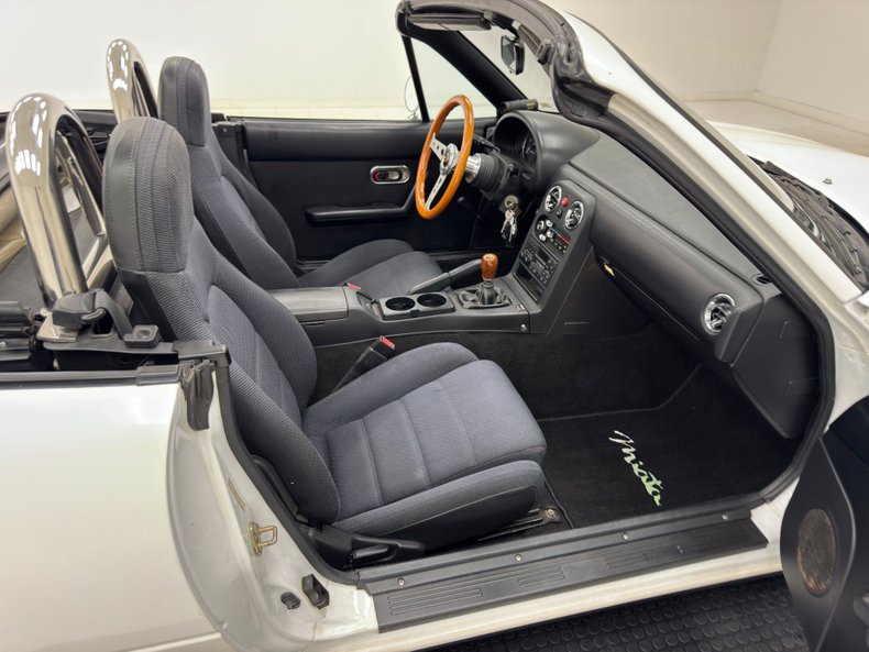 Mazda-Miata-1992-Crystal-White-Black-46