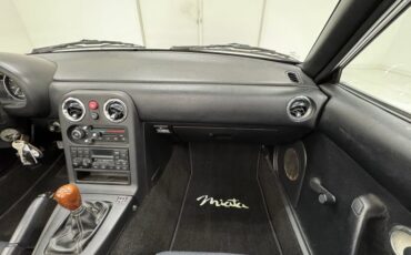 Mazda-Miata-1992-Crystal-White-Black-47