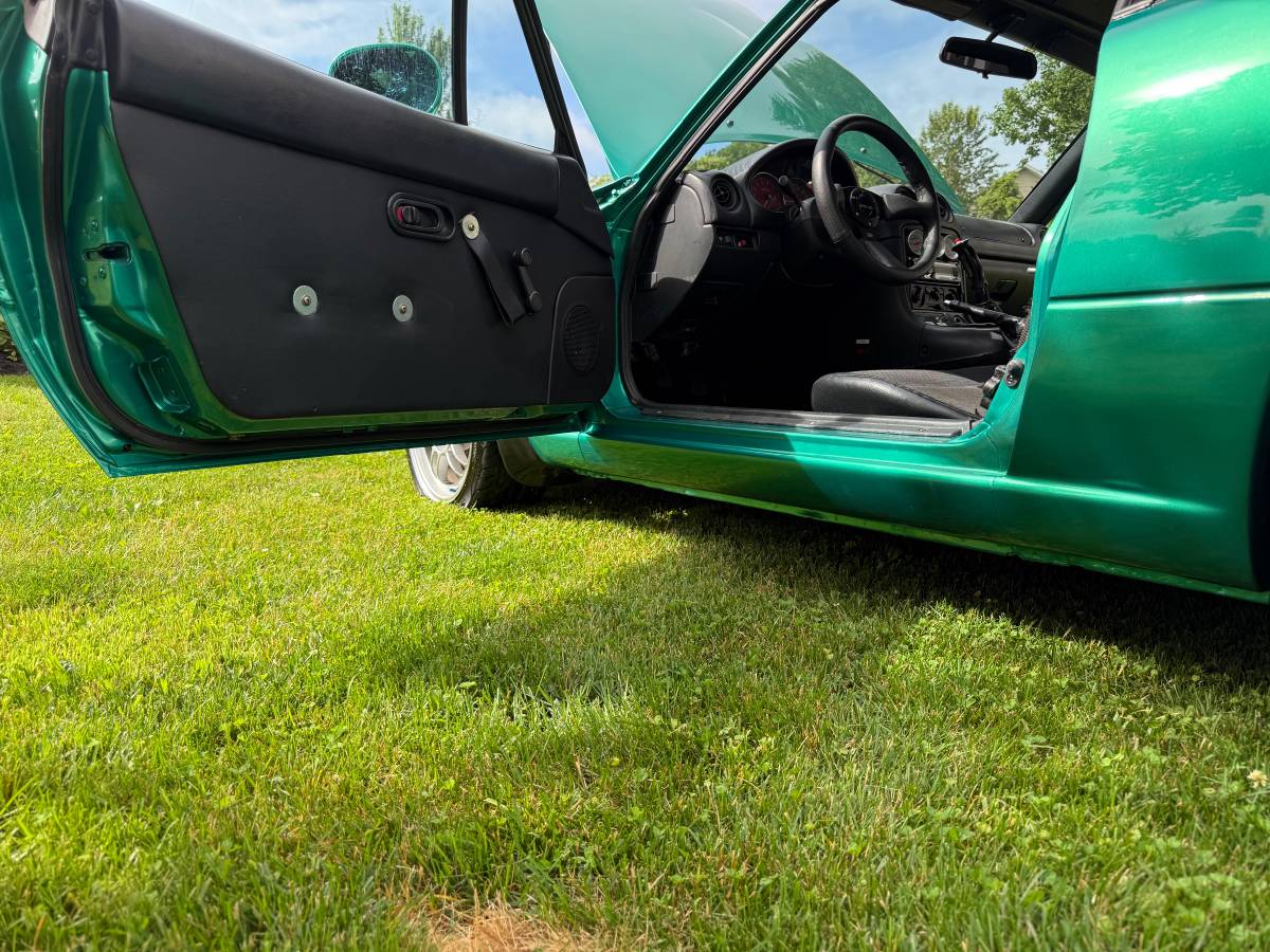Mazda-Miata-convertible-1992-green-16