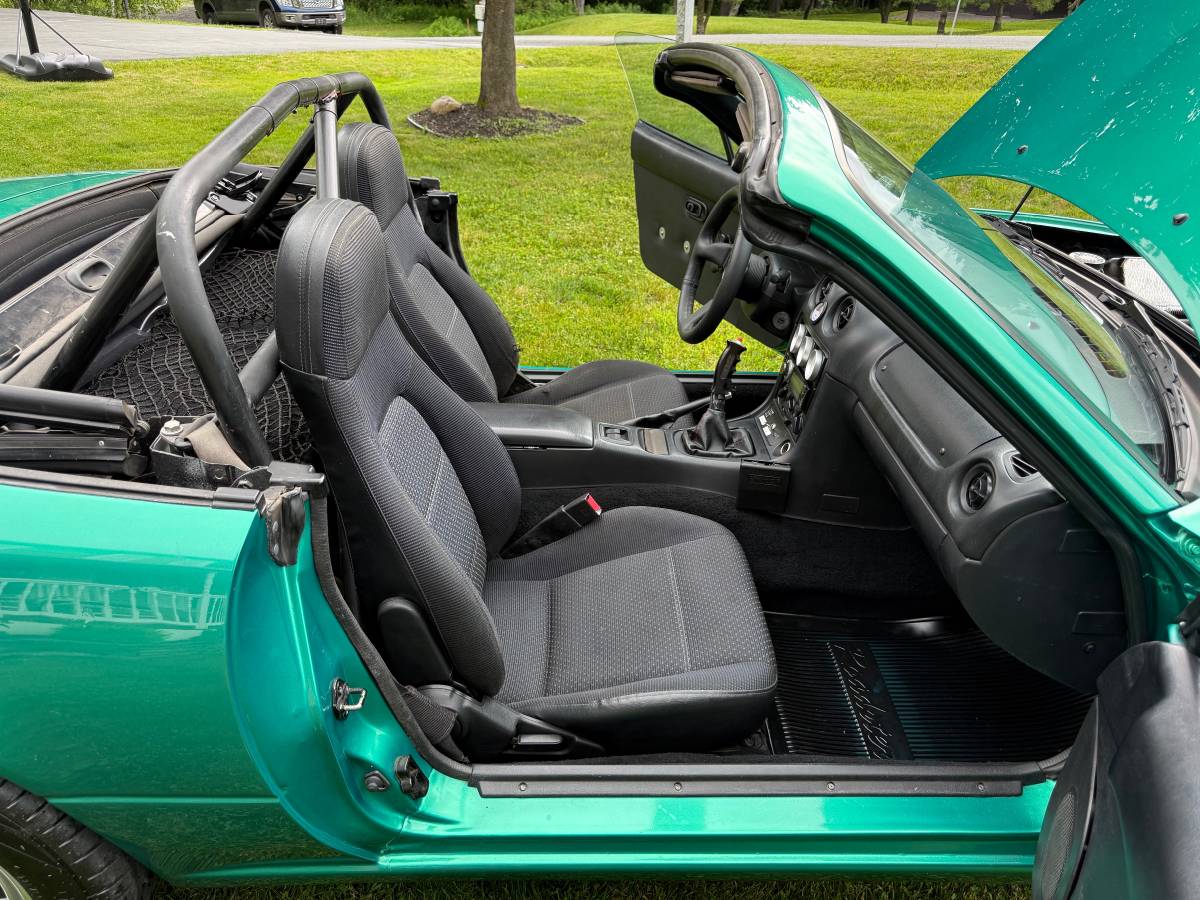 Mazda-Miata-convertible-1992-green-17