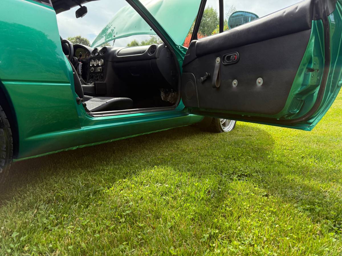 Mazda-Miata-convertible-1992-green-18