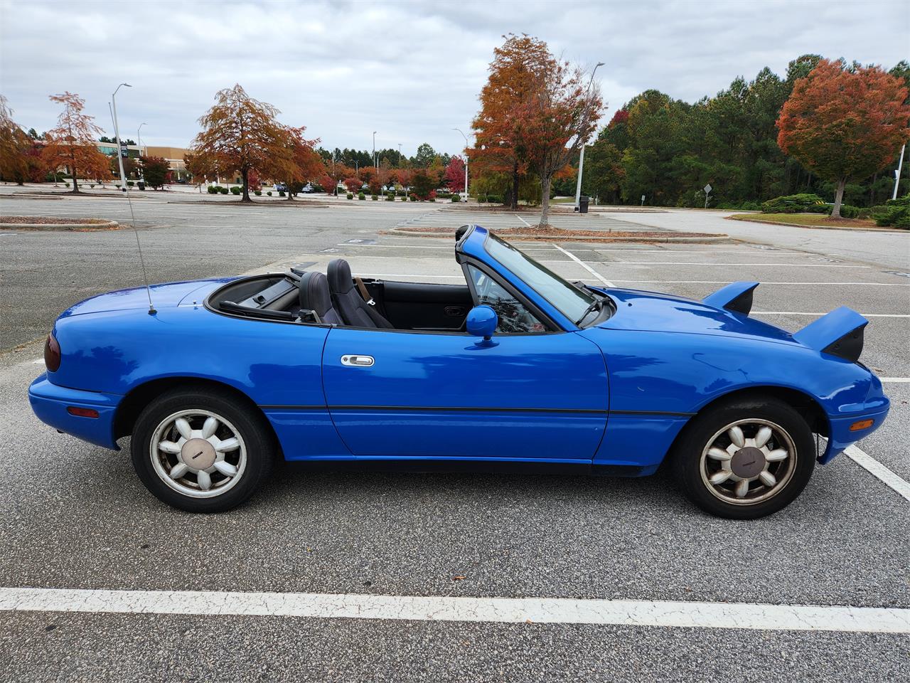 Mazda-Mx-5-miata-1990-Mariner-Blue-Black-9