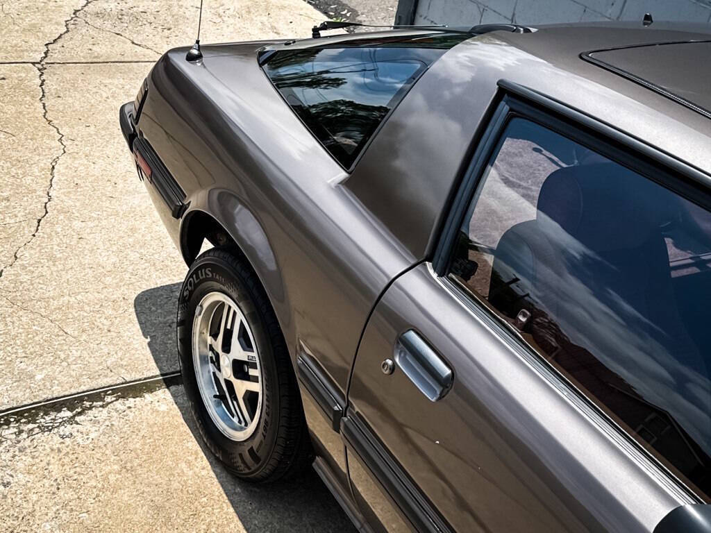 Mazda-RX-7-1985-Hatchback-21