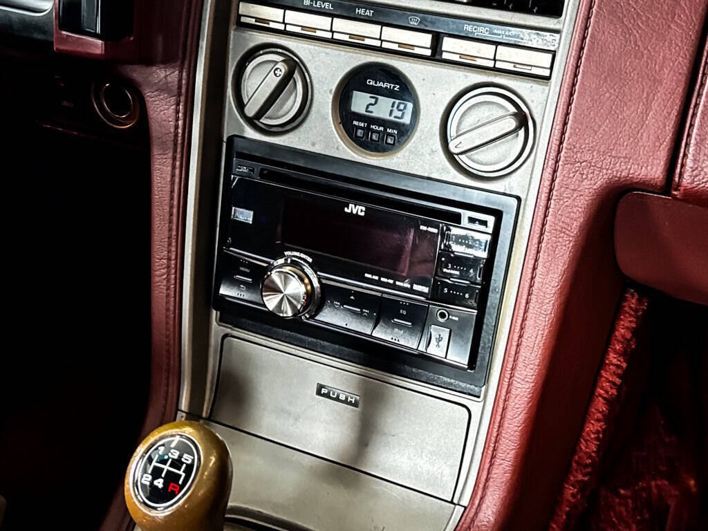 Mazda-RX-7-1985-Hatchback-36
