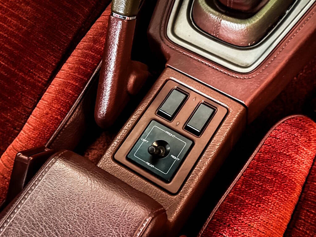 Mazda-RX-7-1985-Hatchback-38
