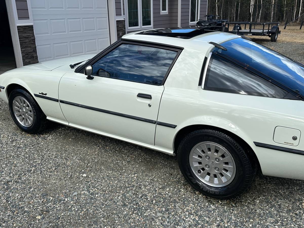Mazda-Rx7-1979-white-2