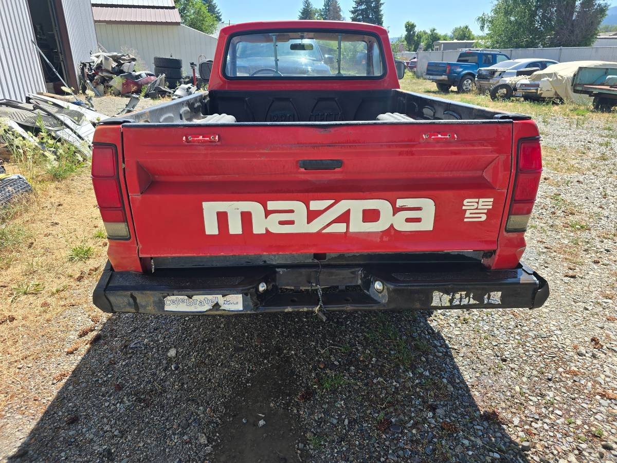 Mazda-b2000-1983-red-3