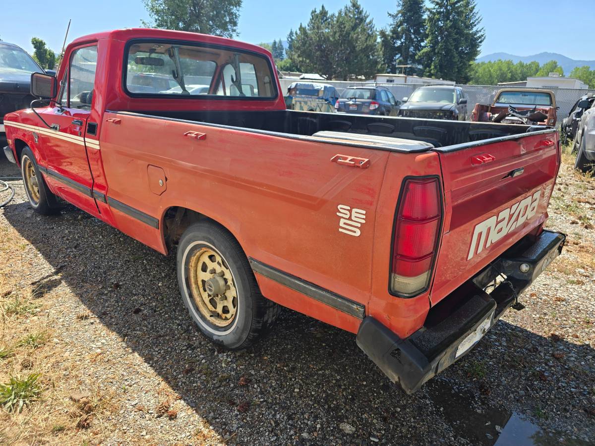 Mazda-b2000-1983-red-4
