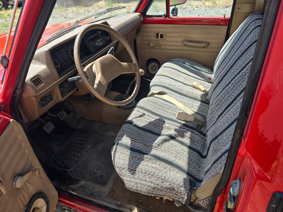Mazda-b2000-1983-red-5