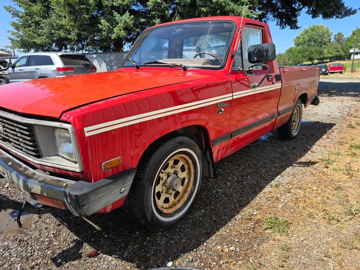 Mazda-b2000-1983-red-8