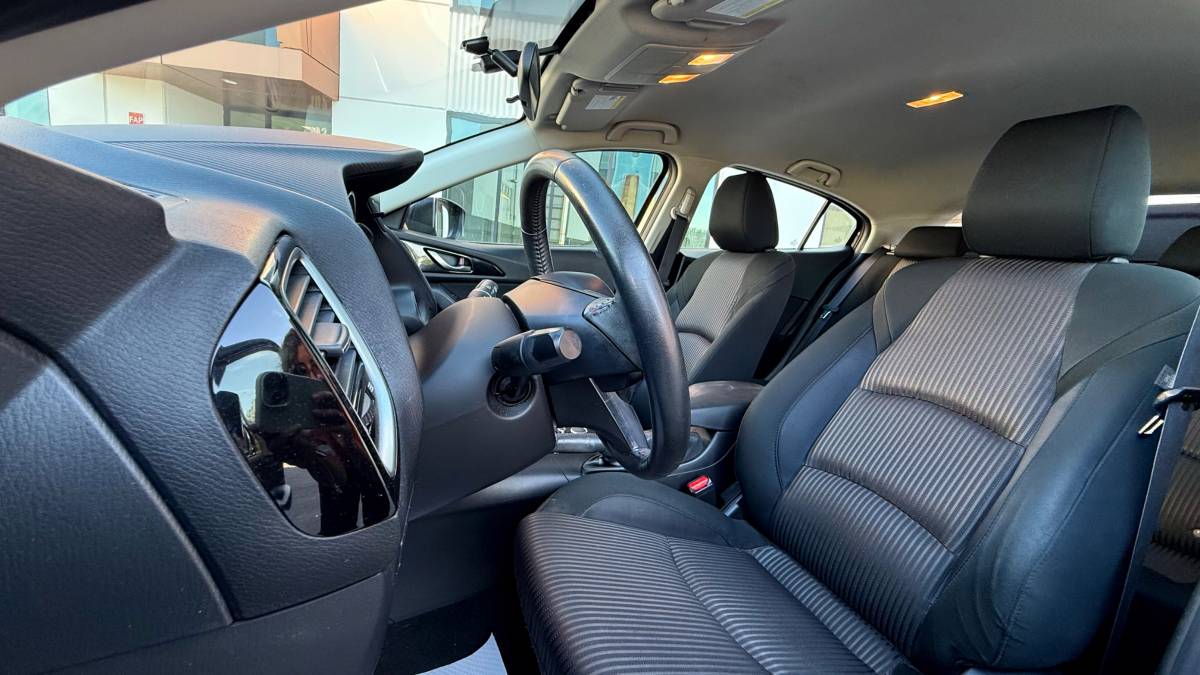 Mazda-mazda3-2014-14