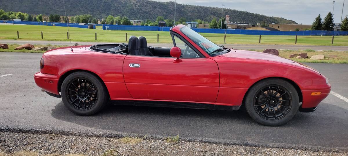 Mazda-mx-5-miata-1994-red-9