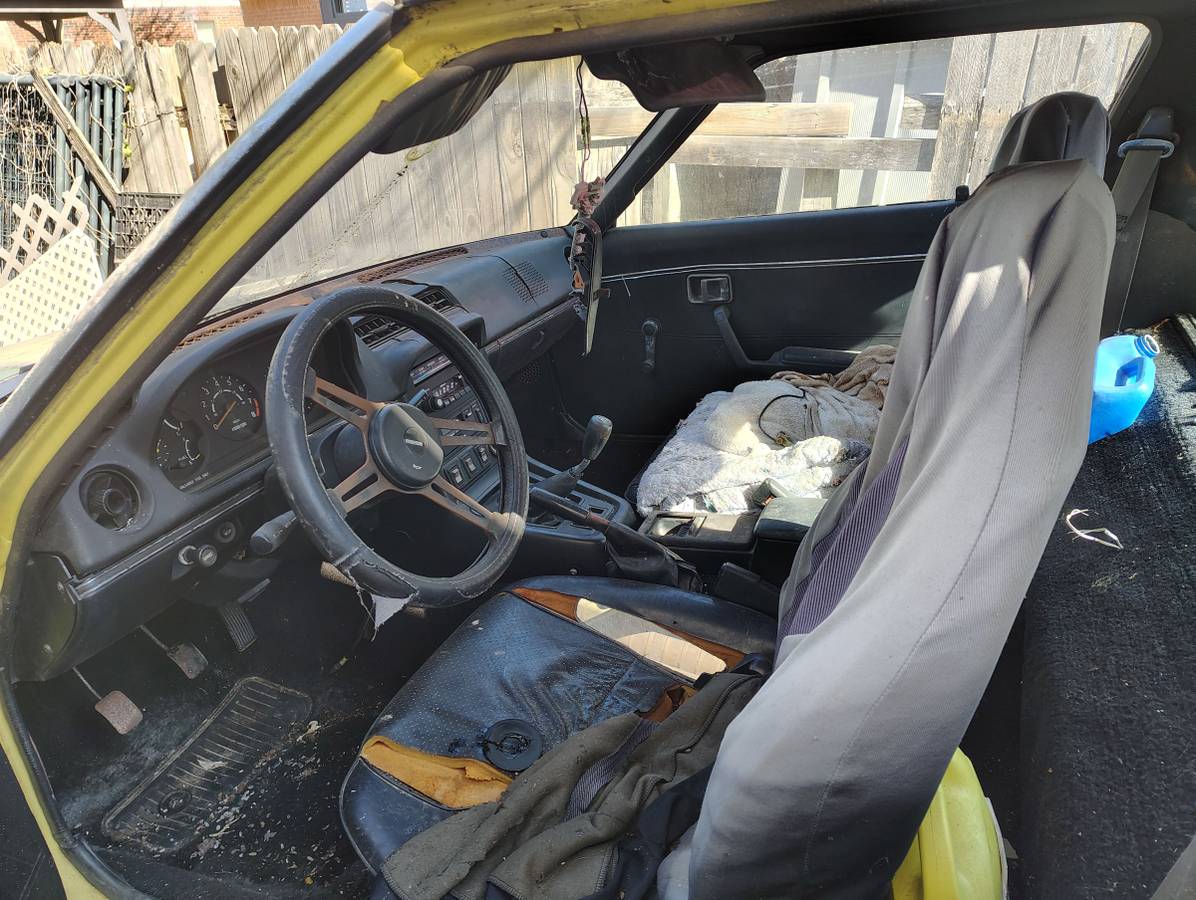 Mazda-rx7-1979-yellow-17