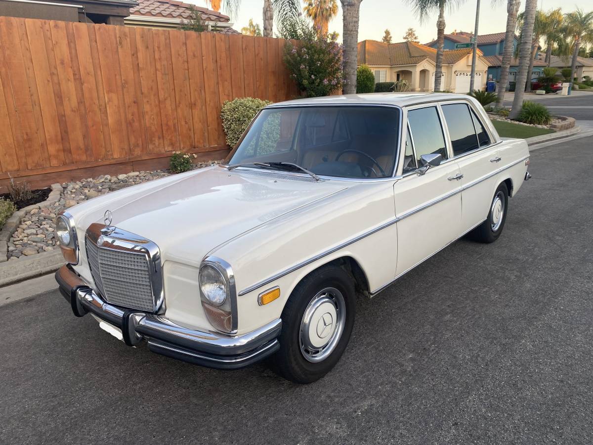 Mercedes-250-1972-white-1