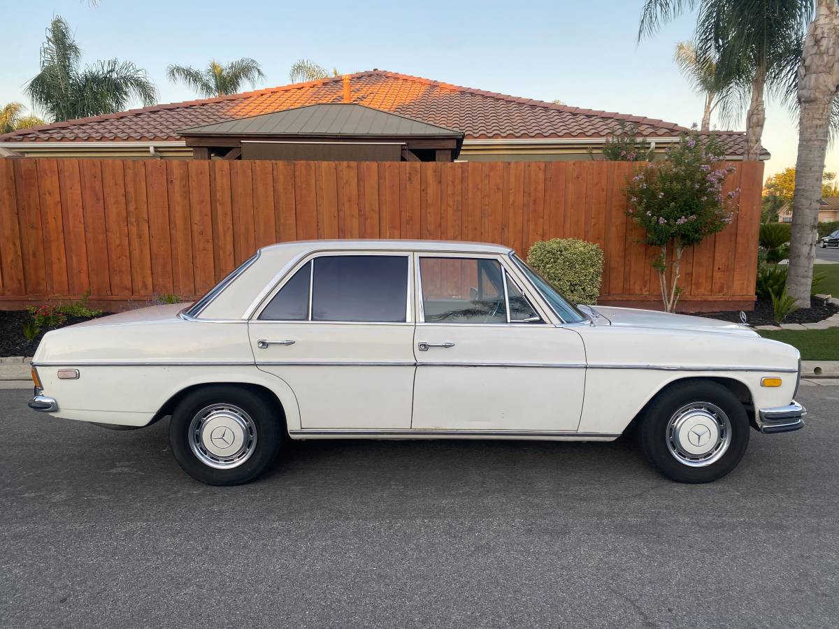 Mercedes-250-1972-white-16